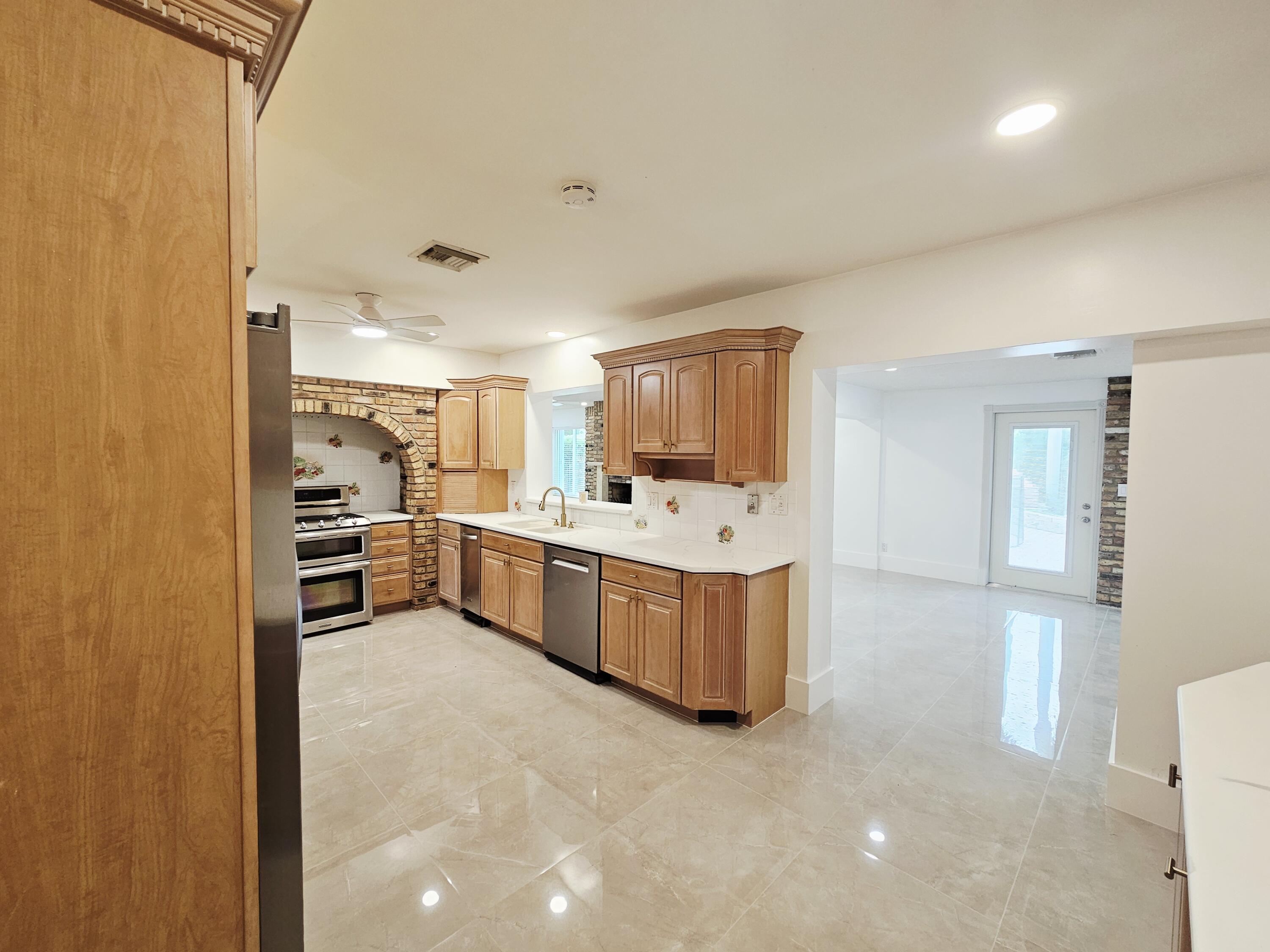 4400 Buchanan Street Hollywood, FL 33021 - Photo 12 of 39 20260406_091432