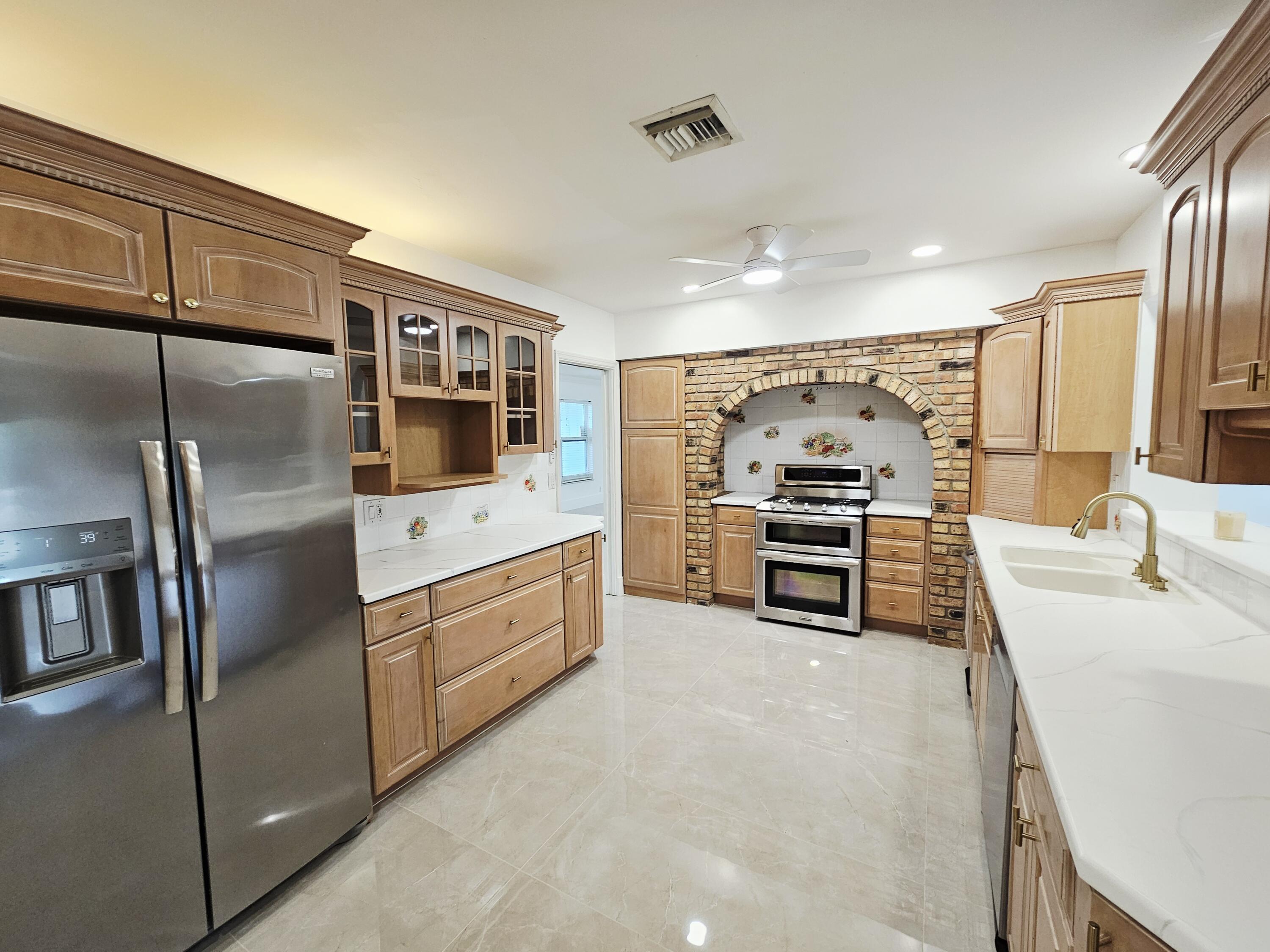 4400 Buchanan Street Hollywood, FL 33021 - Photo 8 of 39 20260406_091355