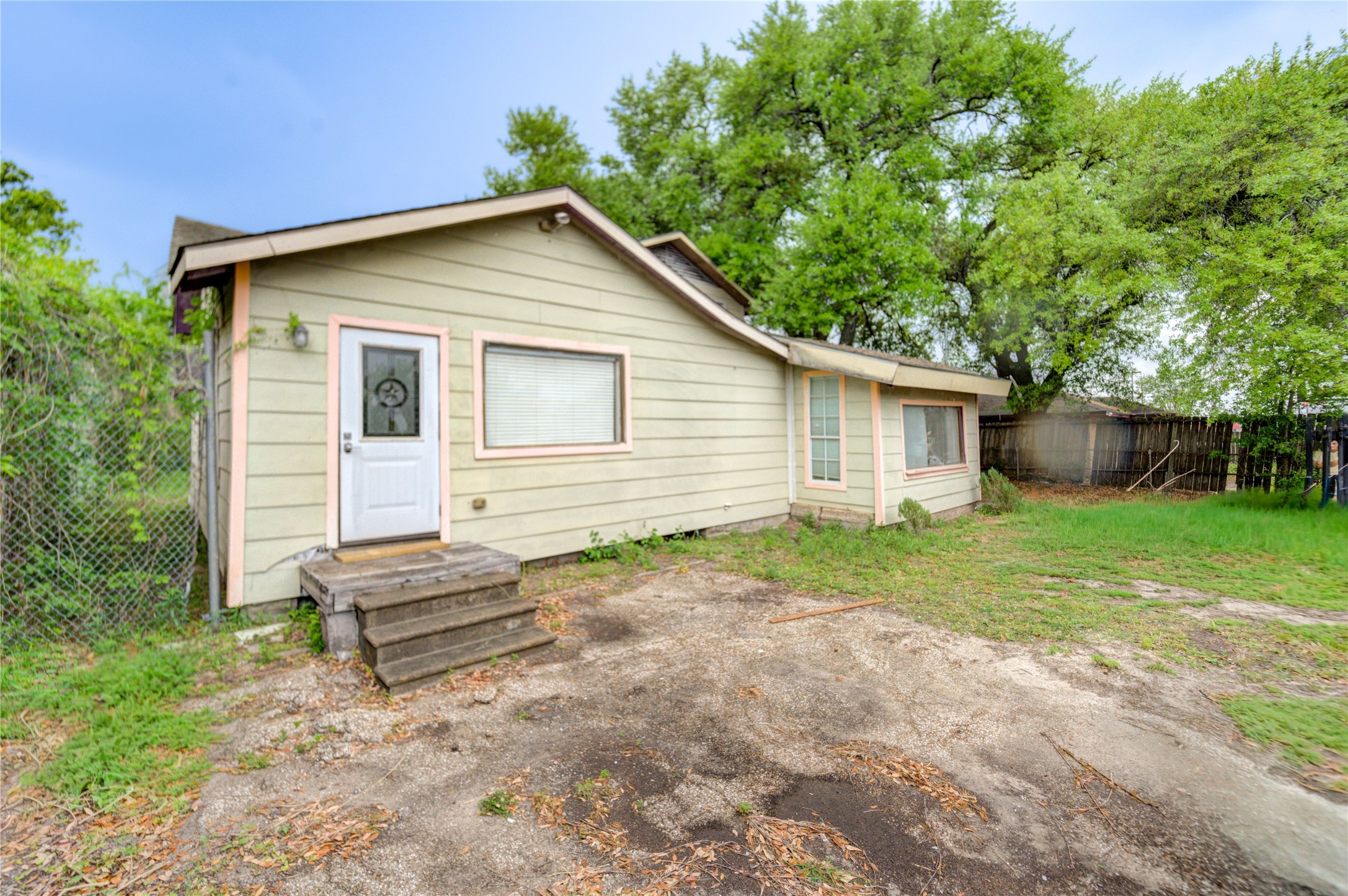 9317 Homestead Road Houston, TX 77016 - Photo 4 of 21 Gallery Image 4