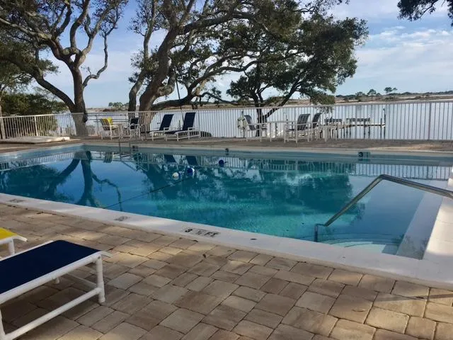 a view of a yard with an tree