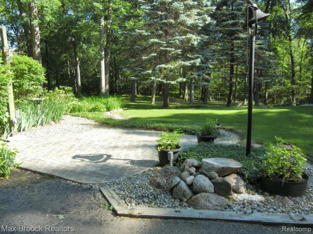 10400 Ellis Road Clarkston, MI 48348 - Photo 29 of 46 DSCN3640.jpg