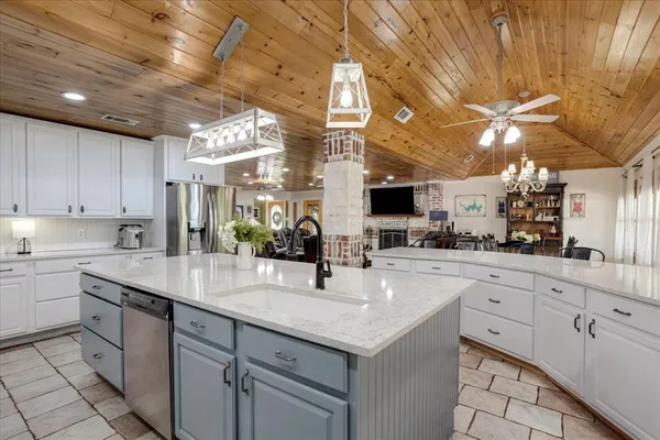 $998,900 | 6130 Peninsula Circle, Athens, TX 75752