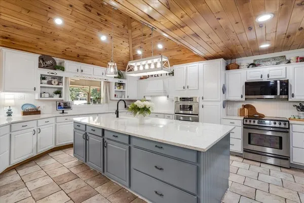 $998,900 | 6130 Peninsula Circle, Athens, TX 75752