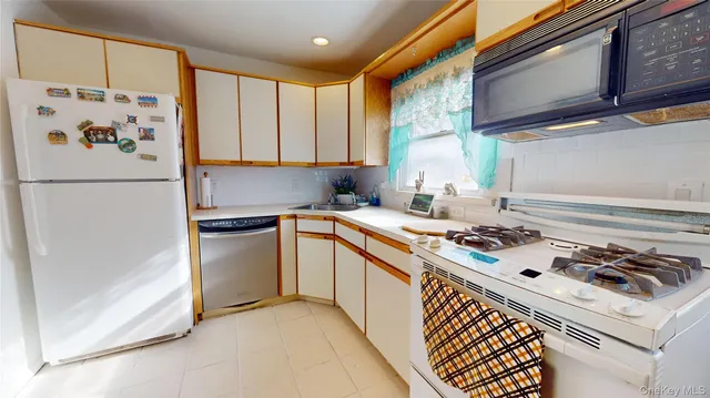 $669,000 | 2718 Anthony Avenue, Bellmore, NY 11710