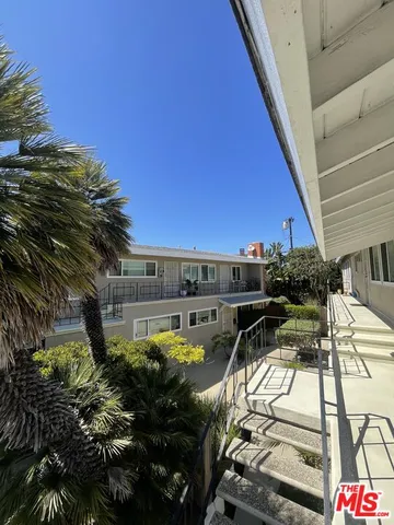 $3,950,000 | 8420 Gulana Avenue, Playa del Rey, CA 90293
