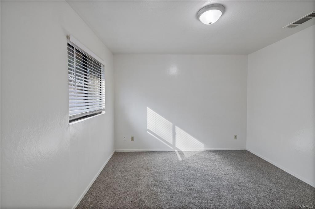 49400 River Park Road, Unit 17 Oakhurst, CA 93644 - Photo 25 of 34 an empty room with a window