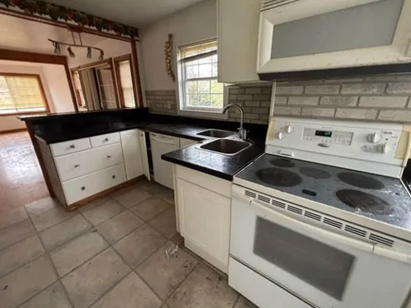 $206,700 | 25174 West Claridan Avenue, Antioch, IL 60002