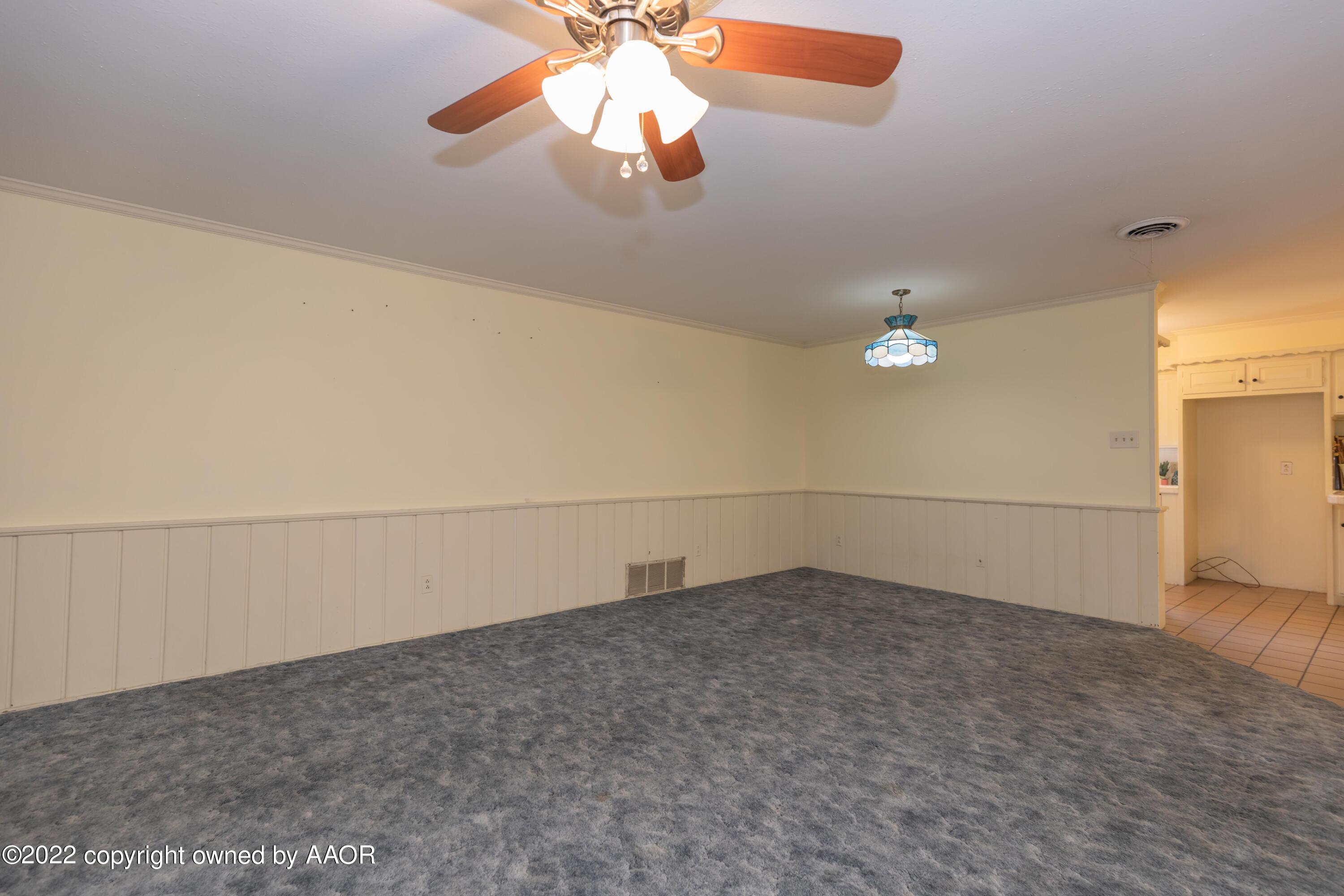 6112 Elmhurst Road Amarillo, TX 79106 - Photo 15 of 61 LIVING ROOM VIEW 5