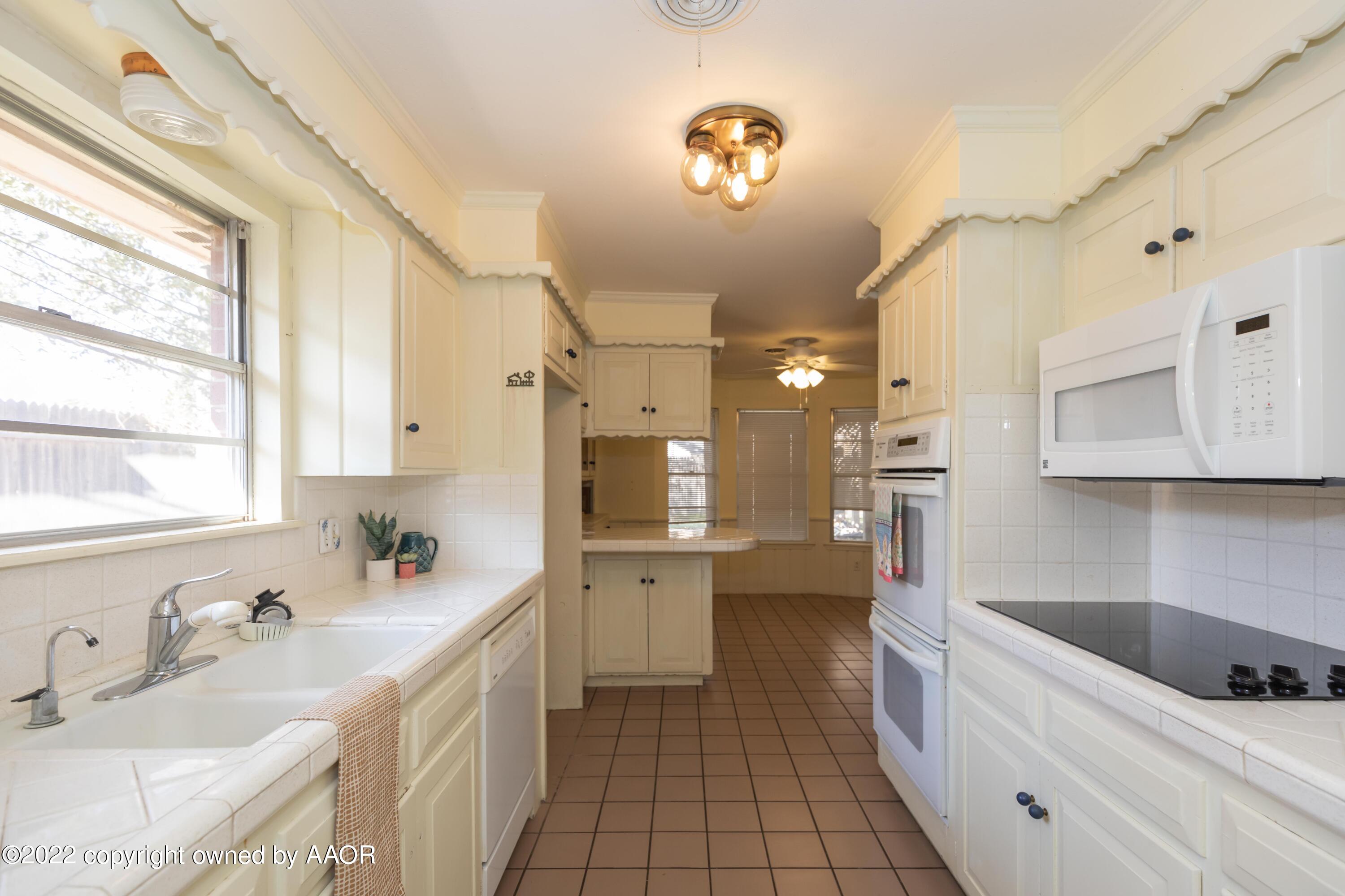 6112 Elmhurst Road Amarillo, TX 79106 - Photo 20 of 61 KITCHEN VIEW 2