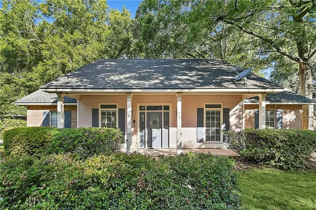 $2,250 | 405 Catherine Court, Mandeville, LA 70448