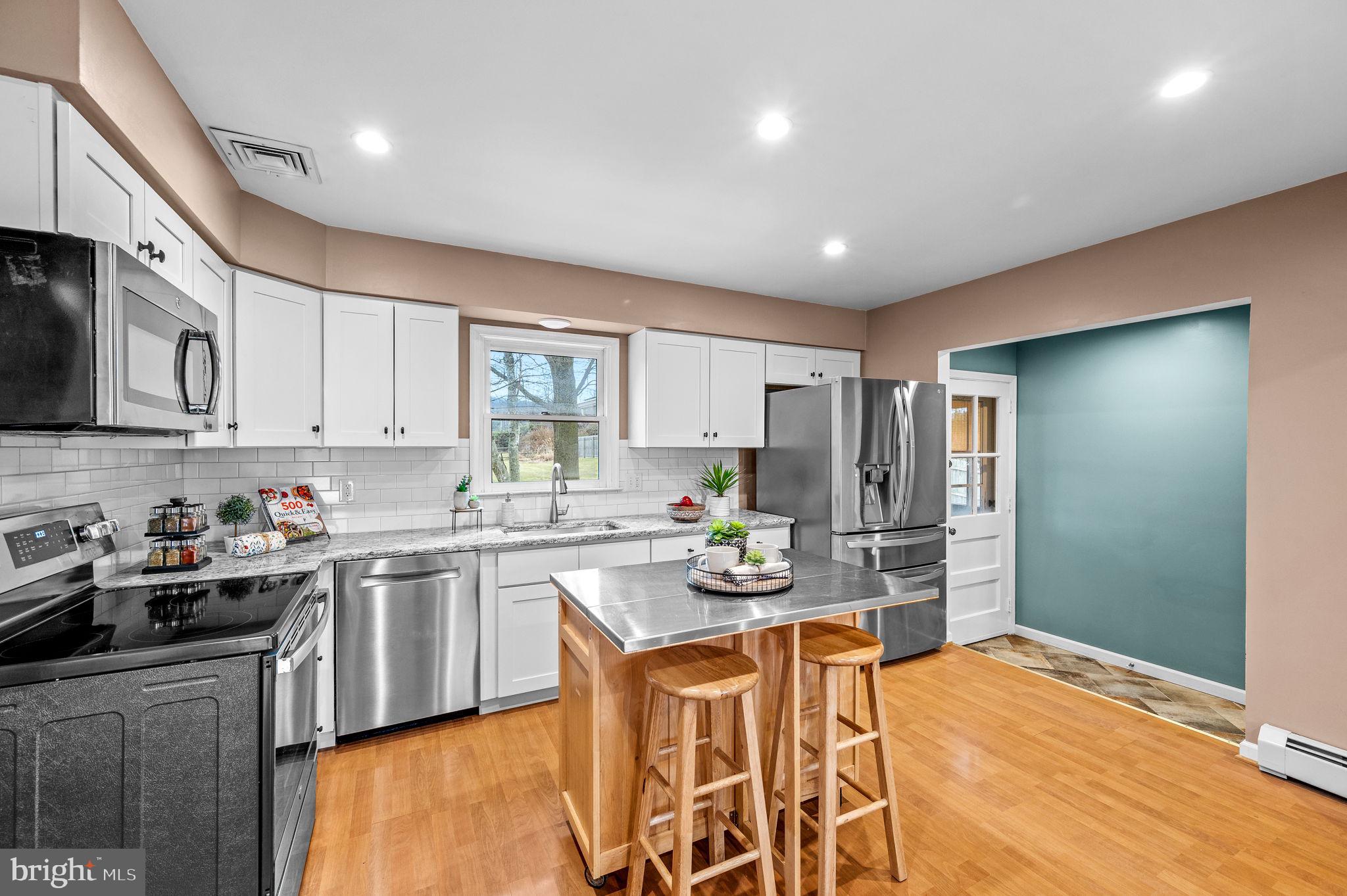 21 Birch Road Malvern, PA 19355 - Photo 11 of 42 Granite countertops