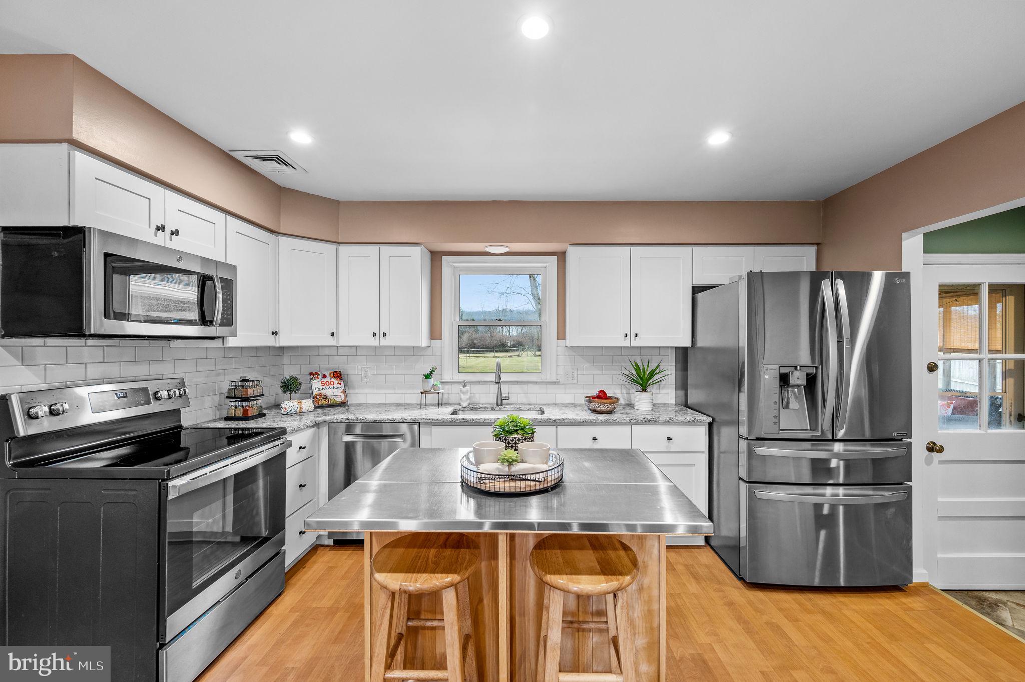 21 Birch Road Malvern, PA 19355 - Photo 10 of 42 White shaker cabinetry