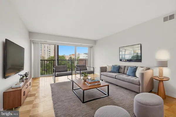 $2,400 | 1300 Army Navy Drive, Unit 815, Arlington, VA 22202