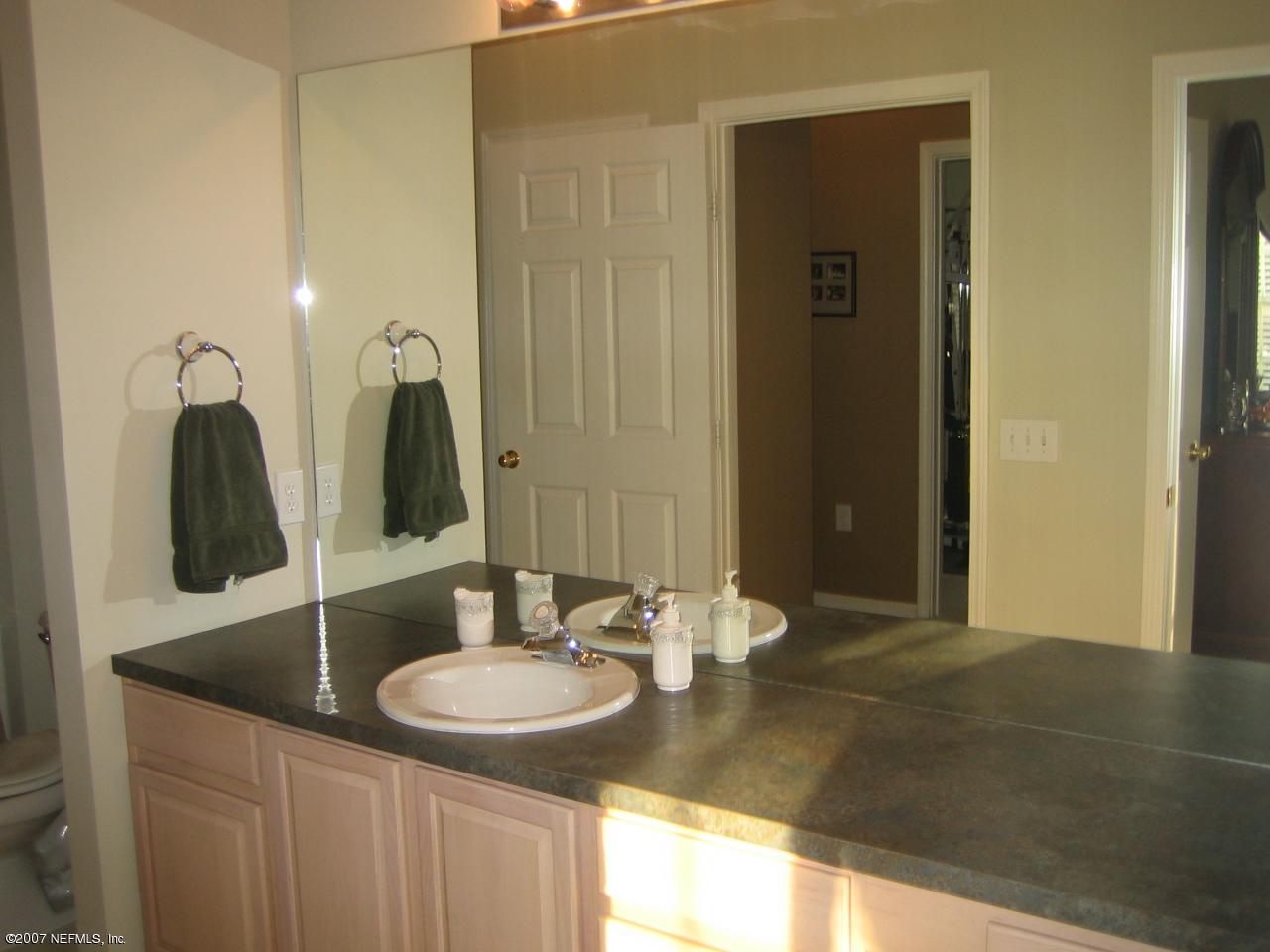 10550 Baymeadows Road, Unit 514 Jacksonville, FL 32256 - Photo 3 of 8 Hall Bath