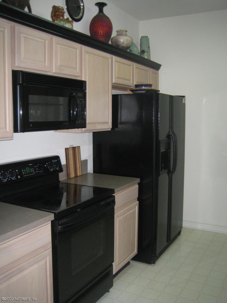 10550 Baymeadows Road, Unit 514 Jacksonville, FL 32256 - Photo 7 of 8 Kitchen
