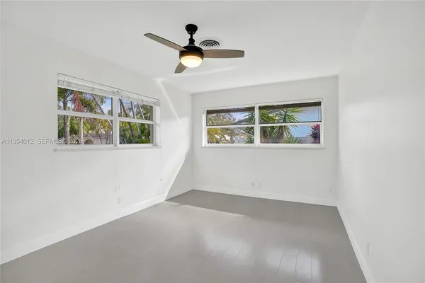 a view of empty room with window