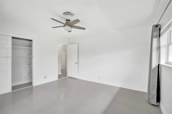 a view of empty room with ceiling fan
