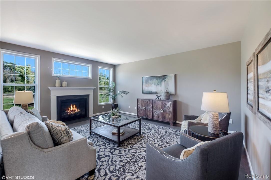 05_50850ScarboroughRoad_3_FamilyRoom_HiRes.jpg