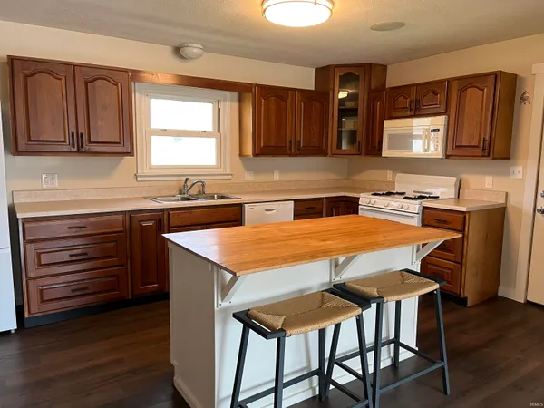 $200,000 | 58900 Highway 19, Elkhart, IN 46517