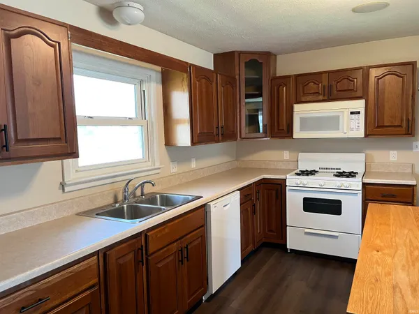 $200,000 | 58900 Highway 19, Elkhart, IN 46517