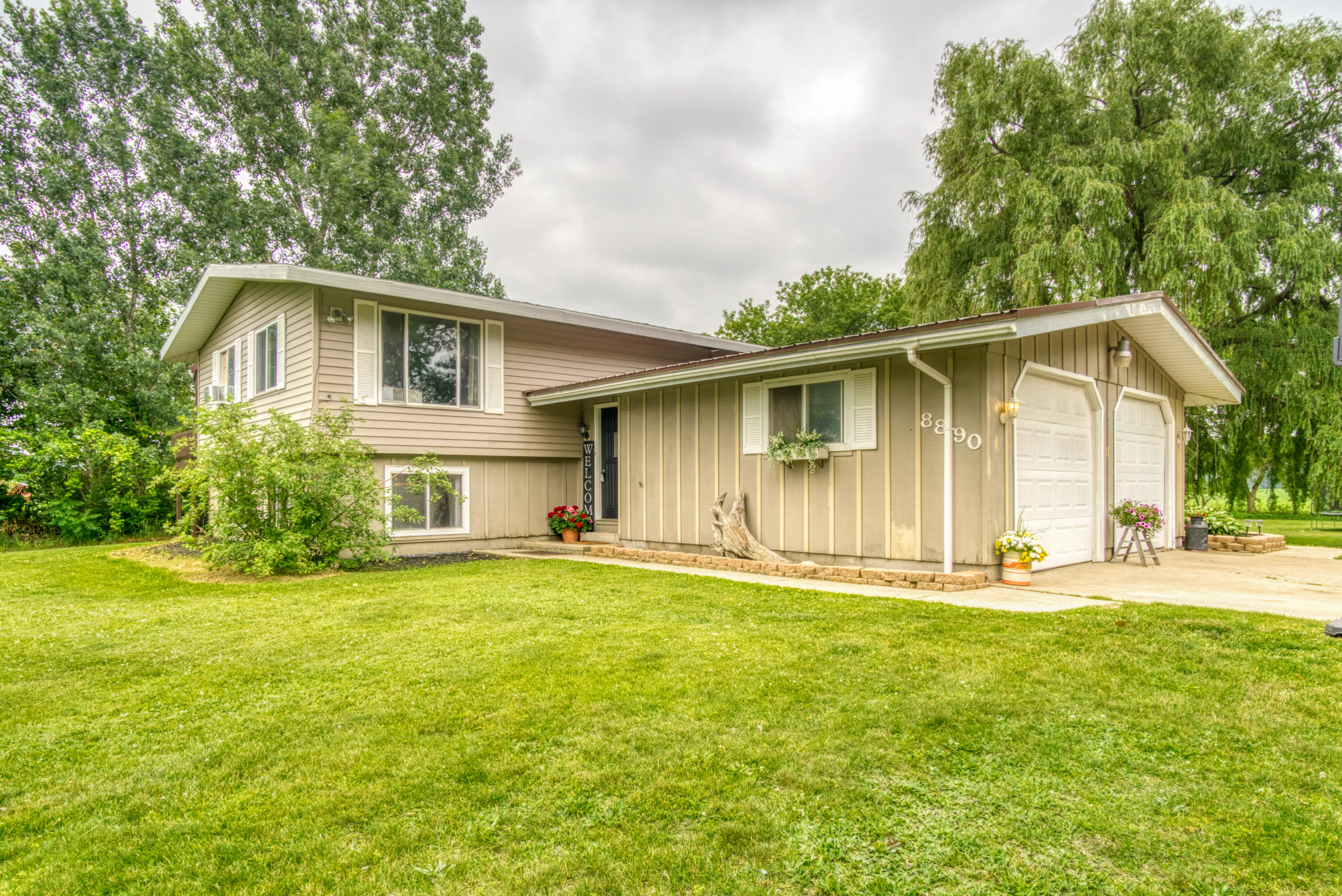 8890 Northwest Lake Road Six Lakes, MI 48886 - Photo 1 of 32 DSC02621_5