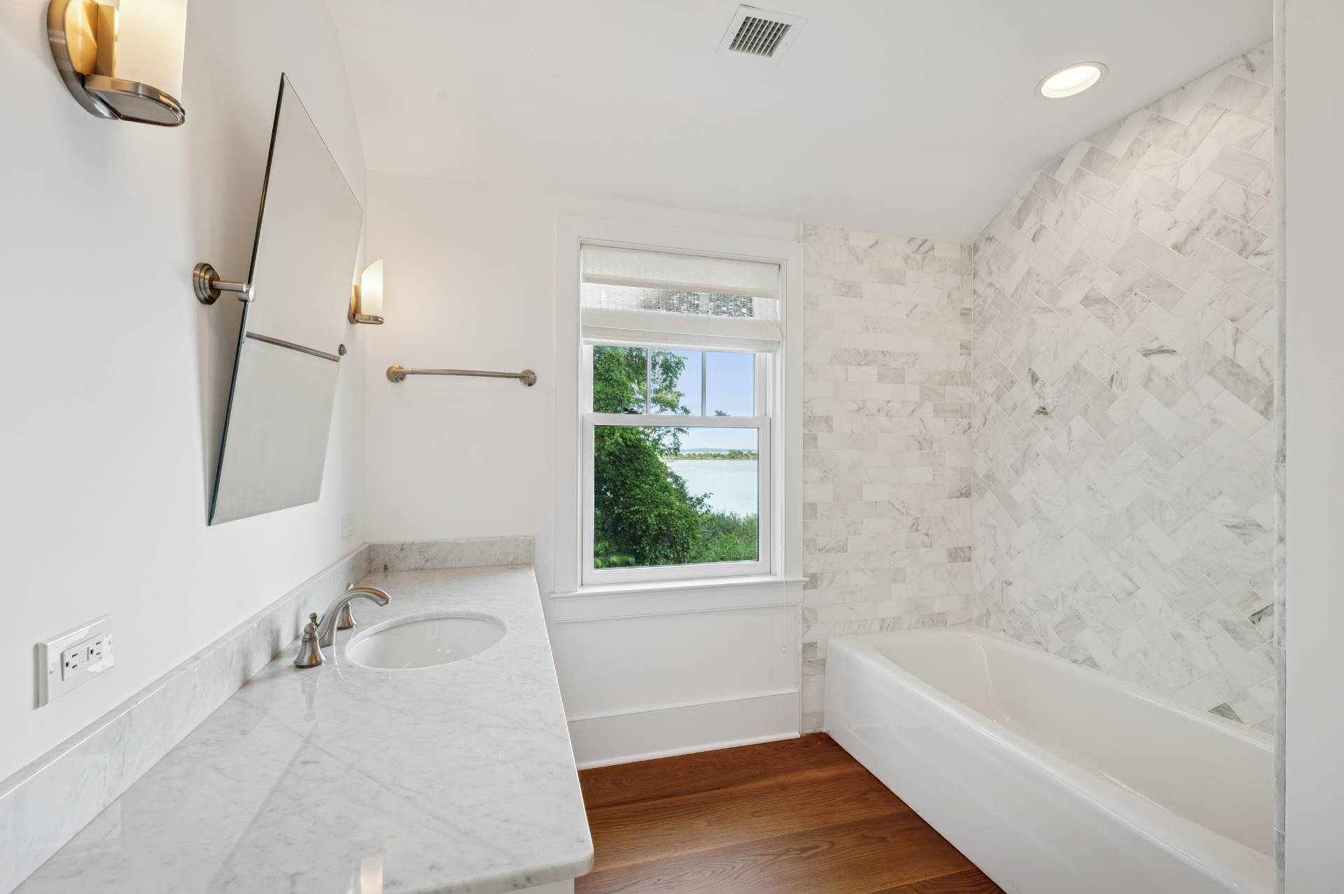 3937 Noyack Road Sag Harbor, NY 11963 - Photo 22 of 25