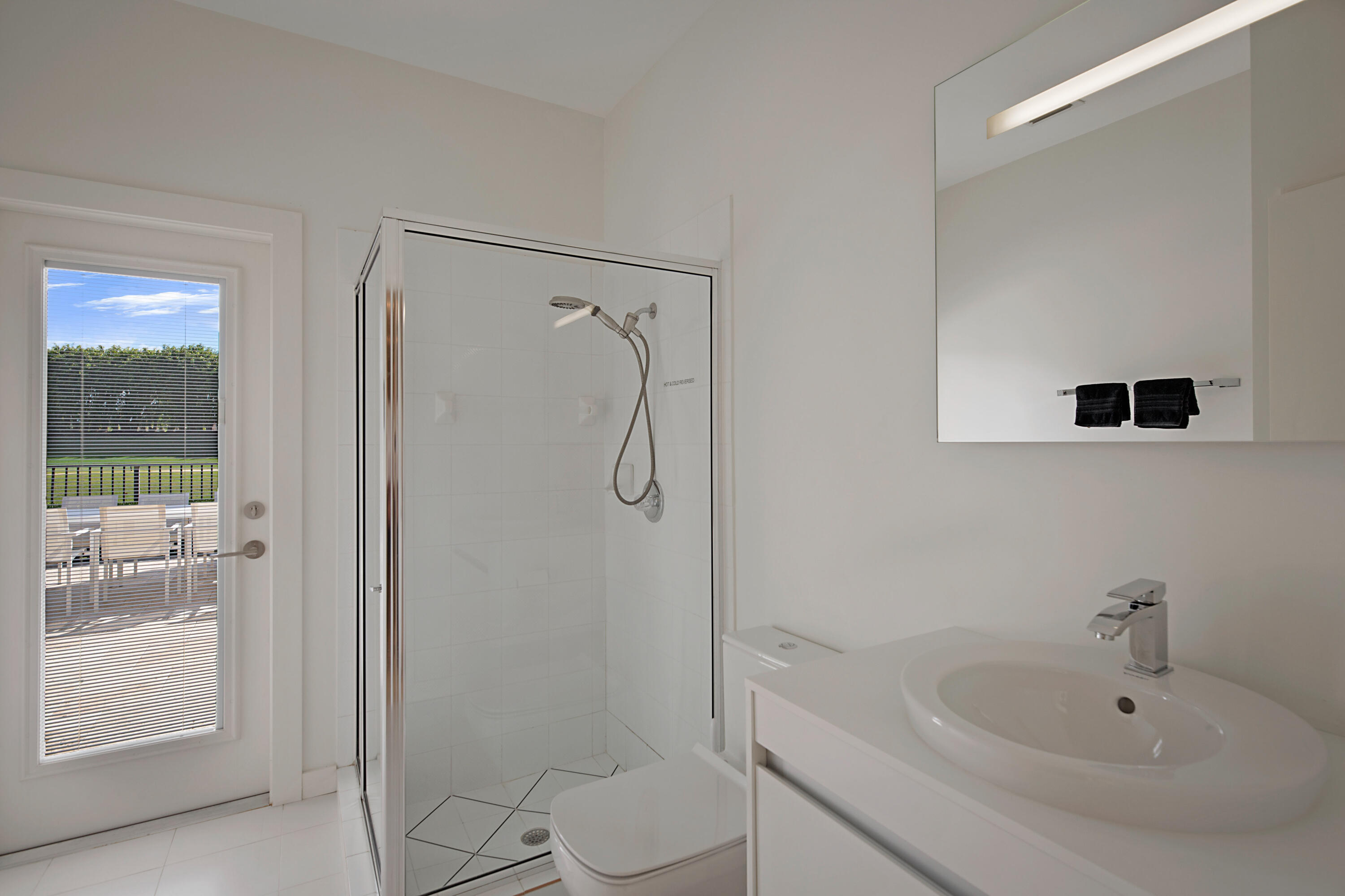 7316 Mandarin Drive Boca Raton, FL 33433 - Photo 30 of 45 Guest Bath/Cabana Bath
