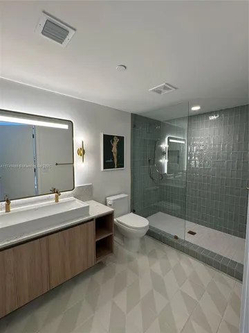 $8,000 | 601 Northeast 1st Avenue, Unit 2615, Miami, FL 33132