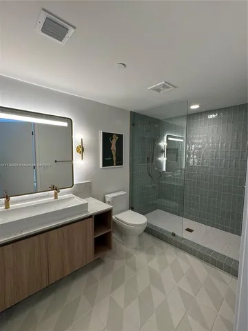 $8,000 | 601 Northeast 1st Avenue, Unit 2615, Miami, FL 33132