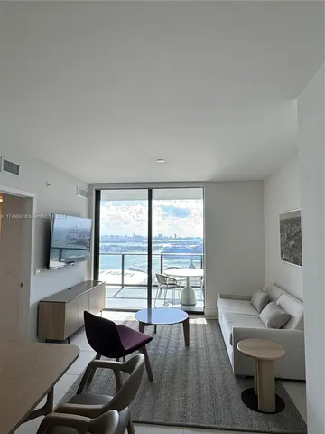 $8,000 | 601 Northeast 1st Avenue, Unit 2615, Miami, FL 33132