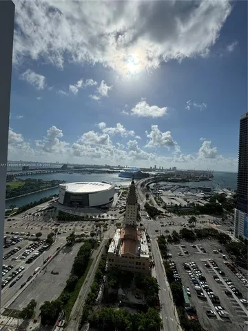 $8,000 | 601 Northeast 1st Avenue, Unit 2615, Miami, FL 33132