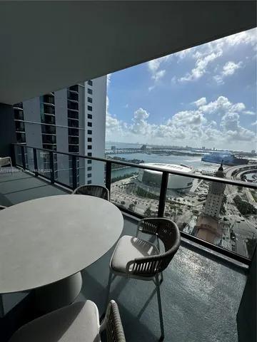 $8,000 | 601 Northeast 1st Avenue, Unit 2615, Miami, FL 33132