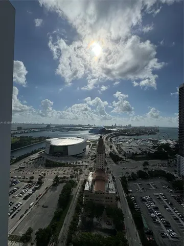 $8,000 | 601 Northeast 1st Avenue, Unit 2615, Miami, FL 33132