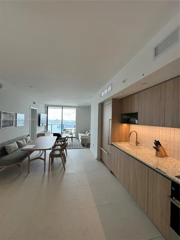 $8,000 | 601 Northeast 1st Avenue, Unit 2615, Miami, FL 33132