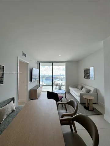 $8,000 | 601 Northeast 1st Avenue, Unit 2615, Miami, FL 33132