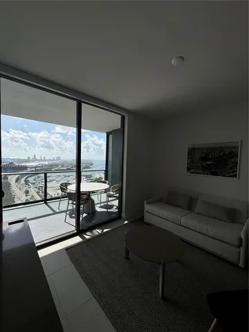 $8,000 | 601 Northeast 1st Avenue, Unit 2615, Miami, FL 33132