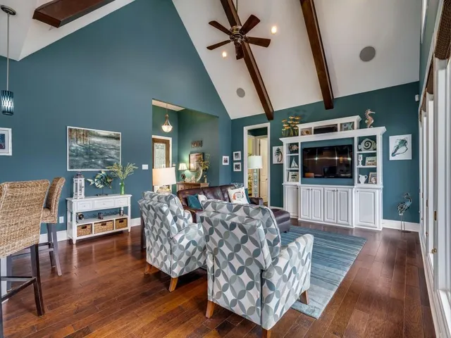 $2,190,000 | 7033 West Hells Gate Drive, Strawn, TX 76475