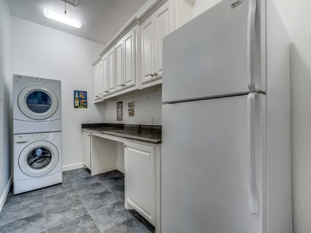 $2,190,000 | 7033 West Hells Gate Drive, Strawn, TX 76475