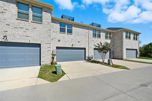 $485,000 | 204 Venice Avenue, Flower Mound, TX 75028