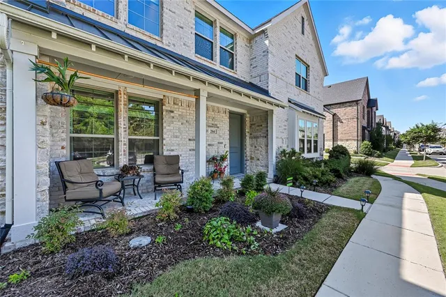 $485,000 | 204 Venice Avenue, Flower Mound, TX 75028