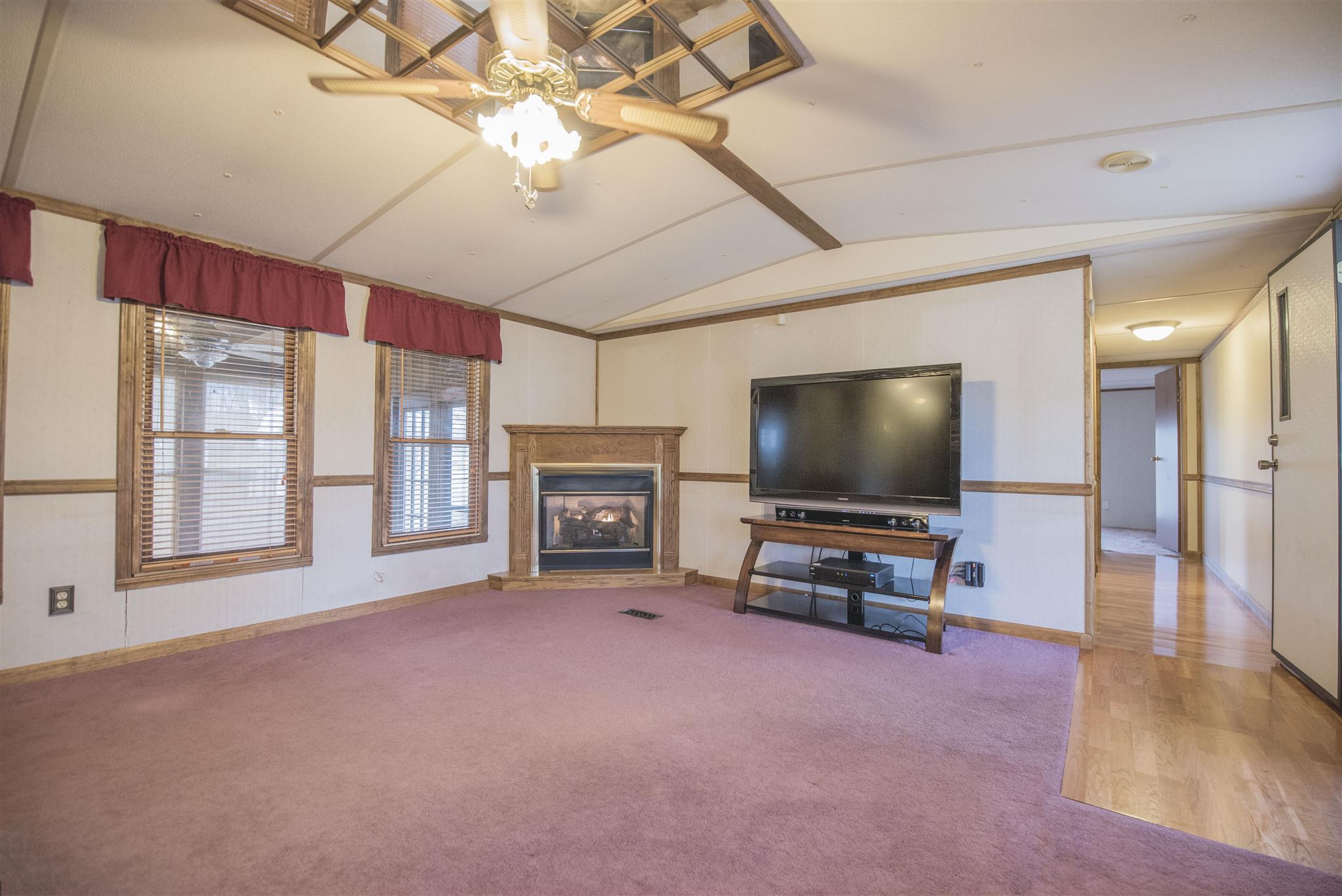 123 Norris Perry Road Manchester, TN 37355 - Photo 8 of 23 a living room with furniture and a flat screen tv