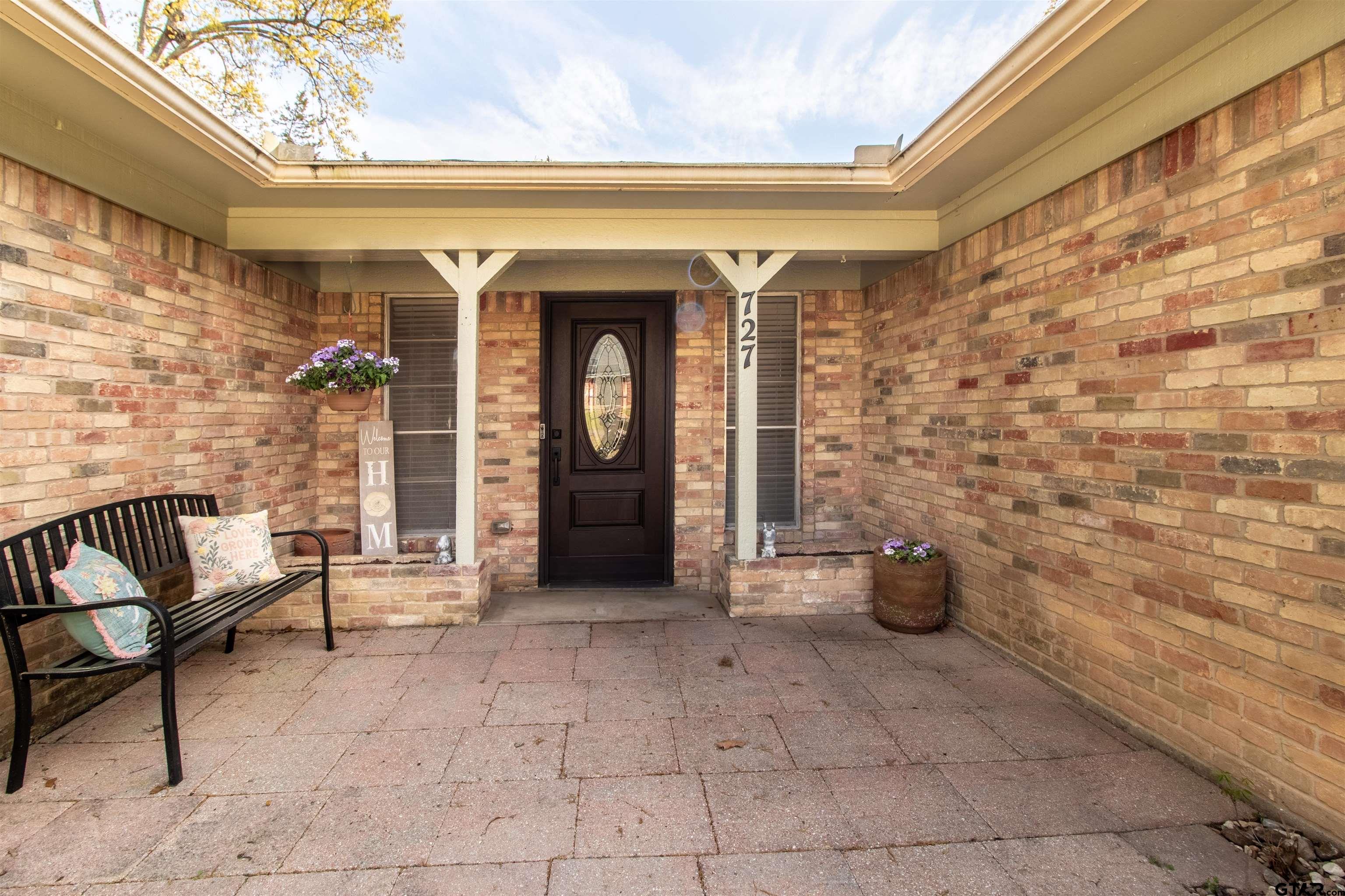 727 Oxford Drive Tyler, TX 75703 - Photo 5 of 33 a view of an entryway with a chair