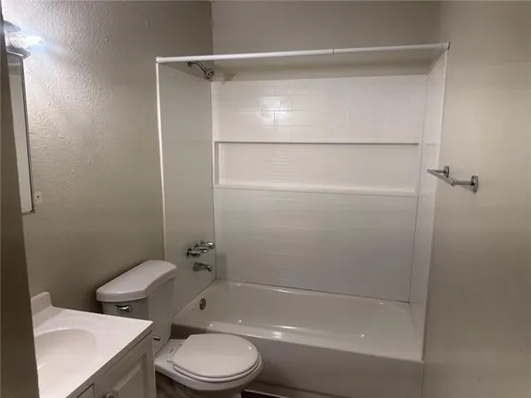 $895 | 216 West Avenue, Unit H, Harahan, LA 70123