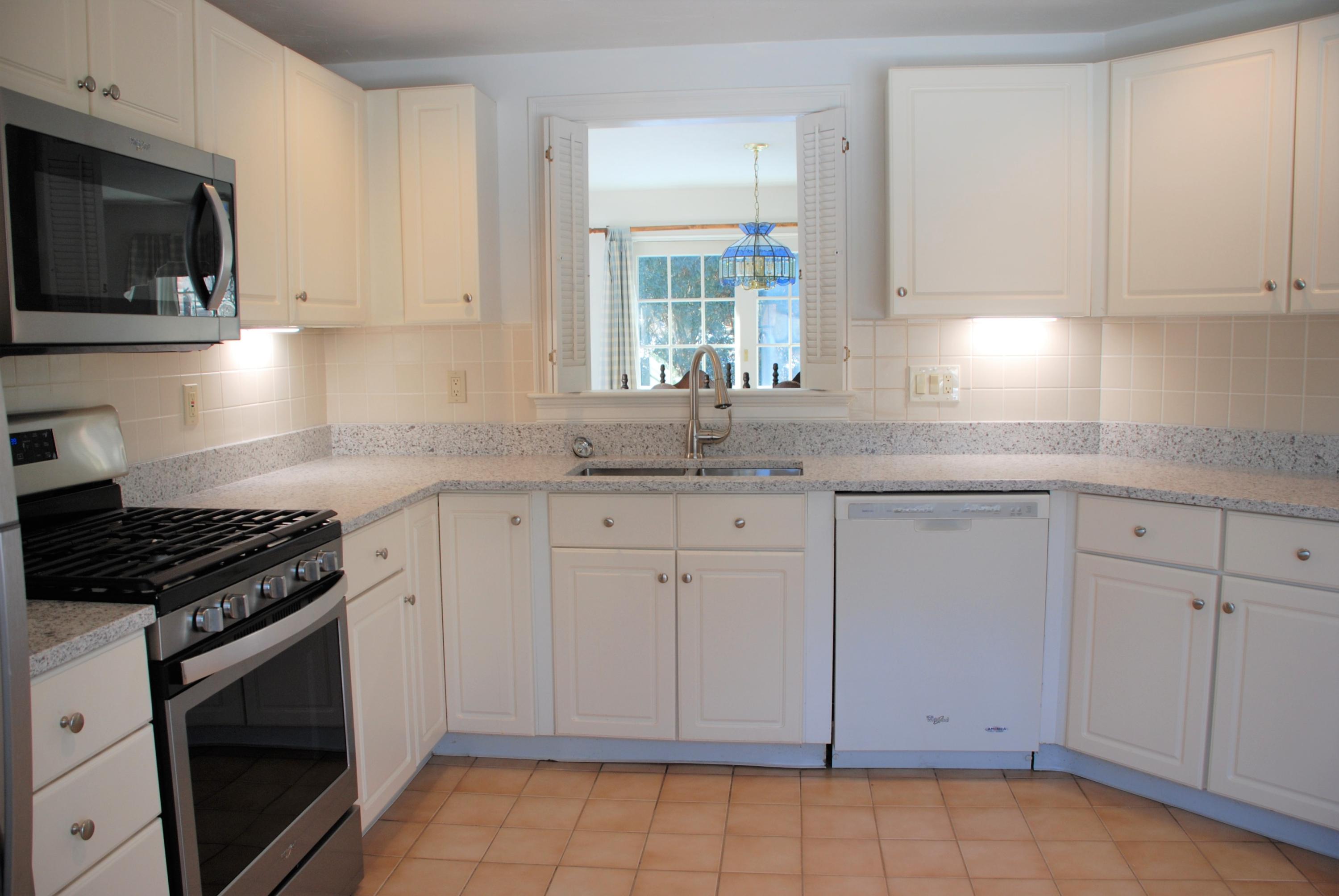 8 Elizabeth Circle Mashpee, MA 02649 - Photo 9 of 35 DSC_0717