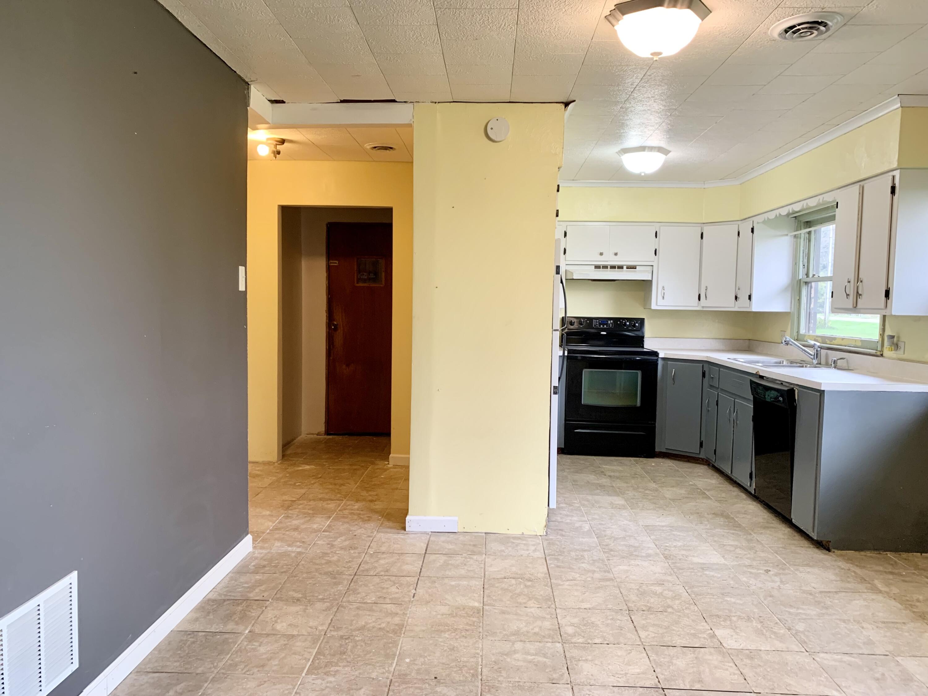 69588 Baldwin Prairie Road Union, MI 49130 - Photo 5 of 23 Eat in kitchen