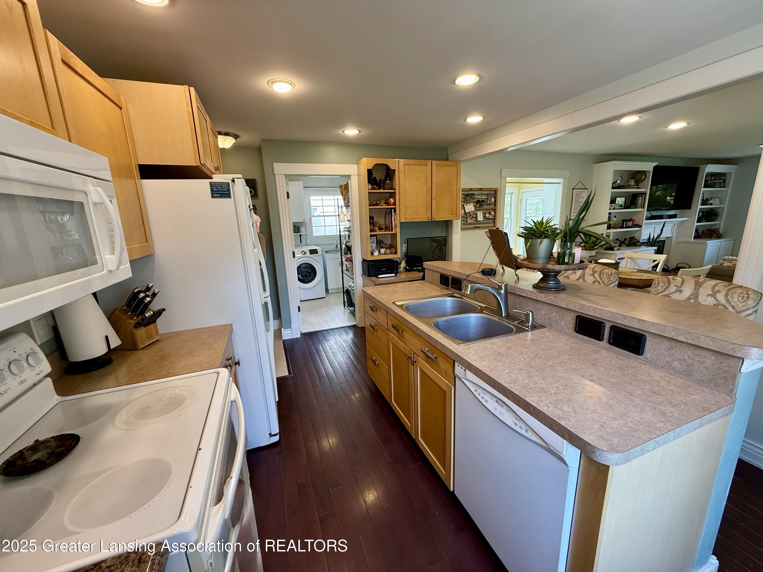 3321 Springbrook Lane Lansing, MI 48917 - Photo 17 of 52 IMG_3582
