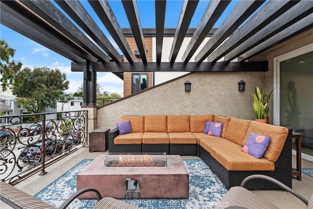 154 12th Street Seal Beach, CA 90740 - Photo 11 of 39 a outdoor living space with patio furniture and a potted plant