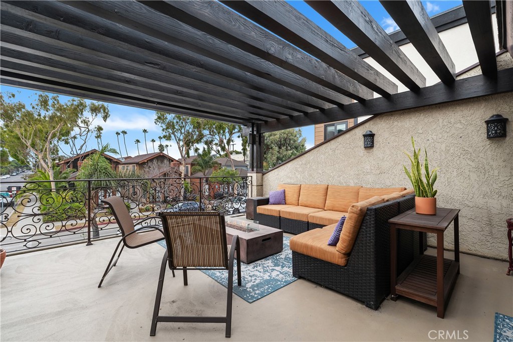 154 12th Street Seal Beach, CA 90740 - Photo 13 of 39 a outdoor space with patio lots of furniture and white umbrellas