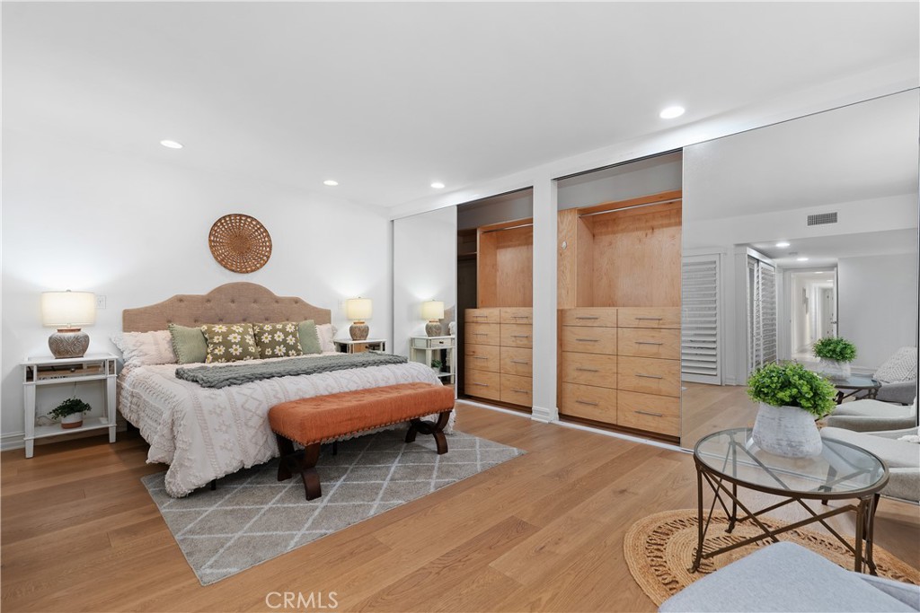 154 12th Street Seal Beach, CA 90740 - Photo 31 of 39 a spacious bedroom with a bed and window