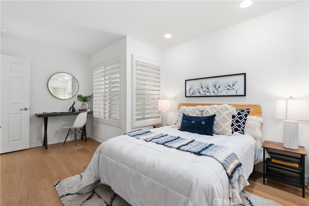 154 12th Street Seal Beach, CA 90740 - Photo 36 of 39 a bedroom with a bed a table and chair